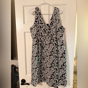 Motherhood Chic Black and White Floral Dress